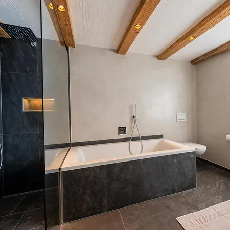 Hide-away Hahnenkamm 1