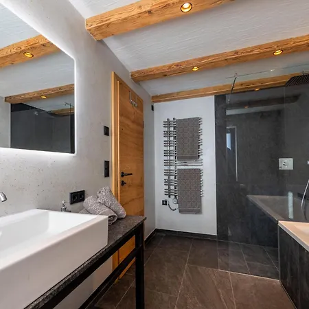 Hide-away Hahnenkamm 1 *