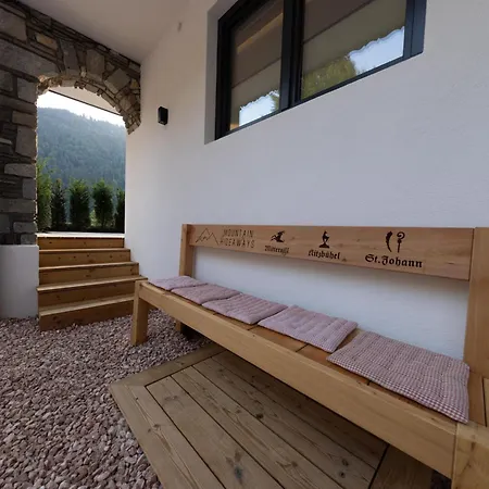 Hide-away Hahnenkamm 1 Apartment *